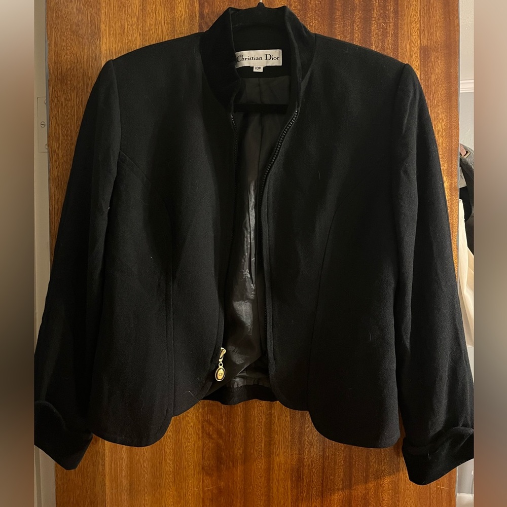 Vintage Christian Dior blazer! In great condition no imperfections.